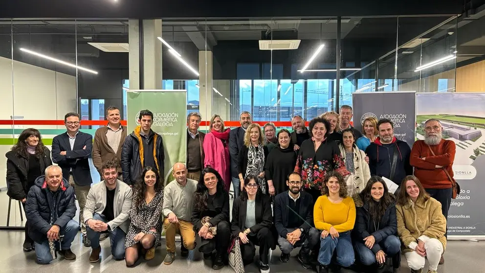 Representantes dos socios da Asociaci&oacute;n Cosm&eacute;tica Galega.
