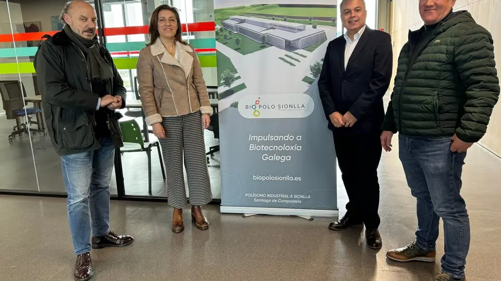 Jos&eacute; Fern&aacute;ndez Albor&eacute;s &Aacute;ngeles V&aacute;zquez, Heriberto Garc&iacute;a, director xeral del Instituto Galego da Vivienda e Solo (IGVS), e Francisco Xavier Freire, vocal da xunta directiva da Asociaci&oacute;n &Aacute;rea Empresarial do Tambre.