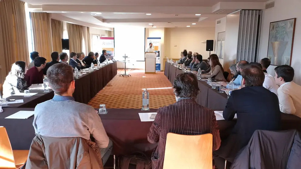 Socios en la asamblea del Cl&uacute;ster da Funci&oacute;n Lox&iacute;stica de Galicia.