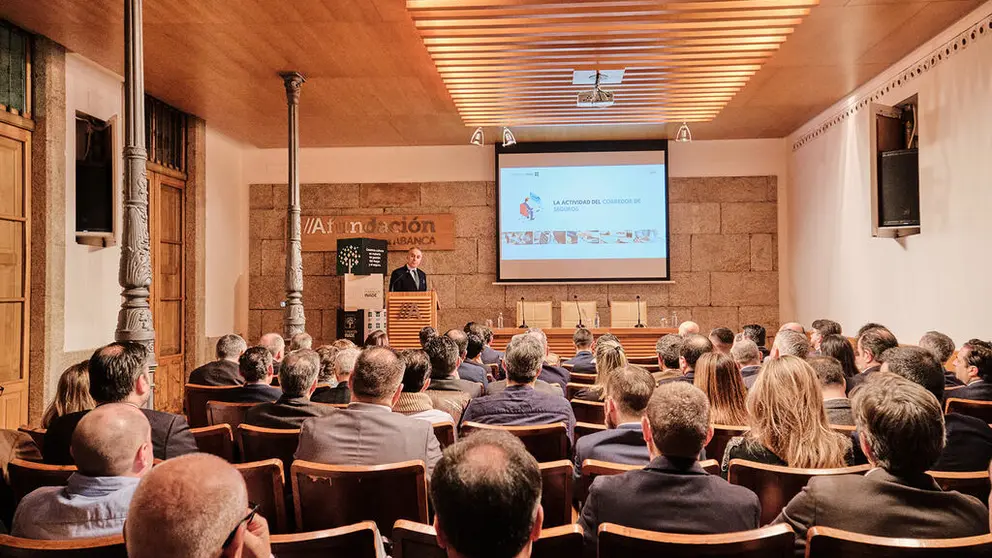 Foro Inade en el que se present&oacute; la radiograf&iacute;a de los corredores de seguros en Galicia./X.CORTIZO.