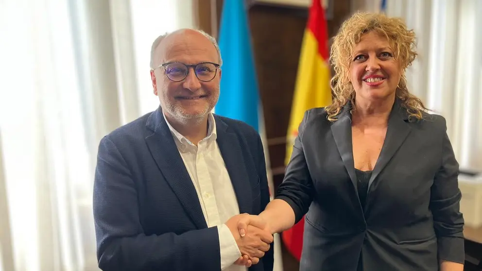 Abel Losada, subdelegado de Gobierno en Pontevedra, y Beatriz Sestayo, gerente de SEA.