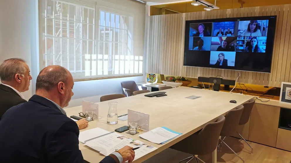 Reuni&oacute;n del jurado de los Premios Galicia Segura, presidido por Pilar Gonz&aacute;lez de Frutos.