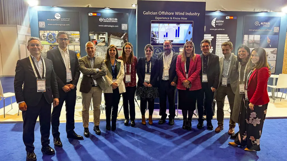 Miembros del SAW (S&uacute;per Cluster Atlantic Wind) en el stand de GOE-Asime.