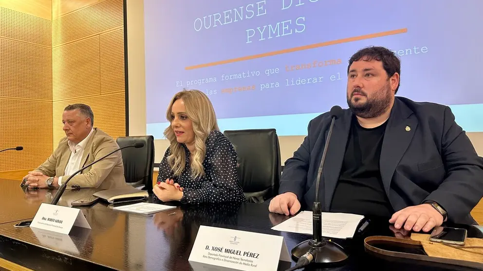 Venancio Salcines, Marta Novoa e , na presentaci&oacute;n do programa formativo "Ourense Dixital Pemes".
