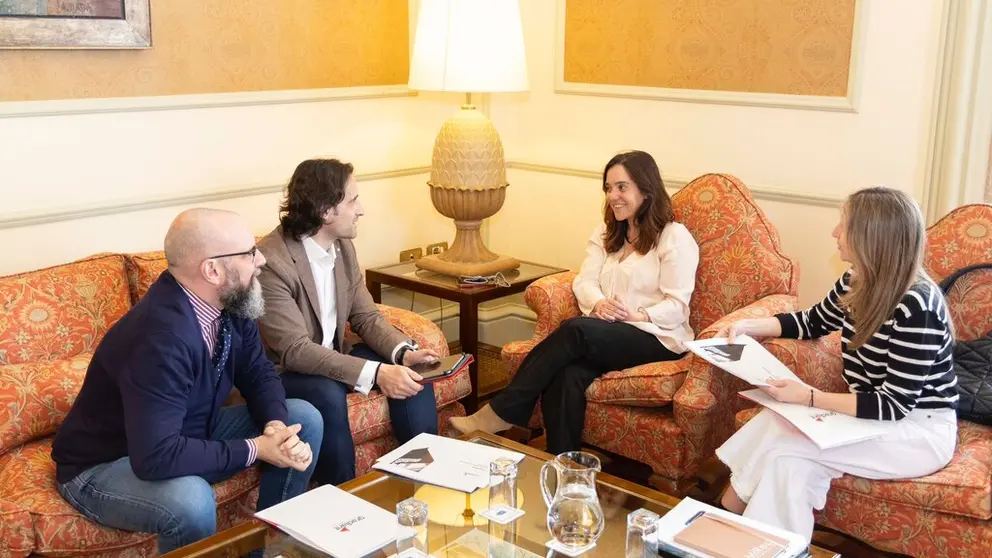 Representantes de Gradiant en la reuni&oacute;n con la alcaldesa In&eacute;s Rey./CEDIDA.