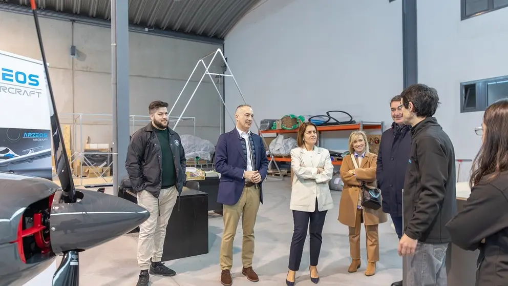 La directora de Gain visit&oacute; en Silleda las instalciones de la empresa Arzeos.