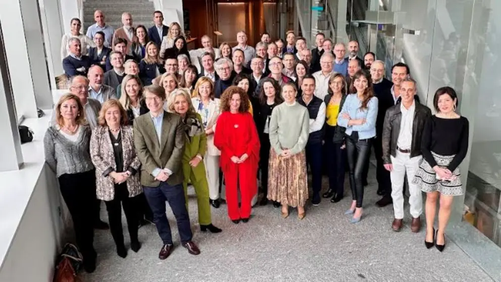 Foto de familia de los asistentes a la reuni&oacute;n anual del Foro Econ&oacute;mico de Galicia.