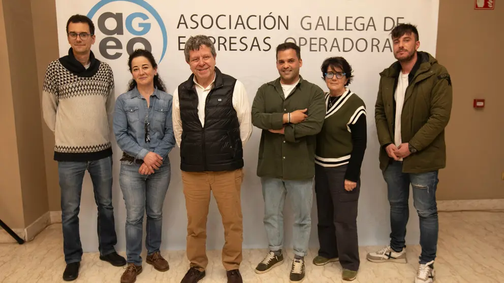 Jose_Mari&ntilde;o__izq__Teresa_Chaos__V&iacute;ctor_Mato__Alejandro_Mui&ntilde;os__Francisca_Lorenzo_y_Mario_P&eacute;rez, miembros de la directiva de AGEO./CEDIDA.