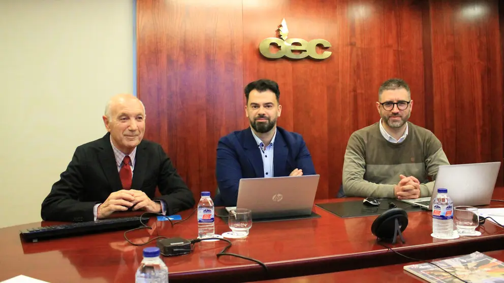 Antonio Fontenla, presidente de la CEC, junto a por Jaime L&oacute;pez y Gerardo Portugu&eacute;s, del Grupo Solitium.