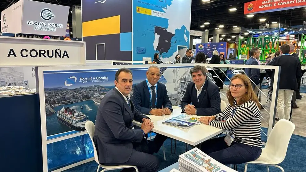 Delegaci&oacute;n del Puerto de A Coru&ntilde;a en Seatrade Global de Miami.