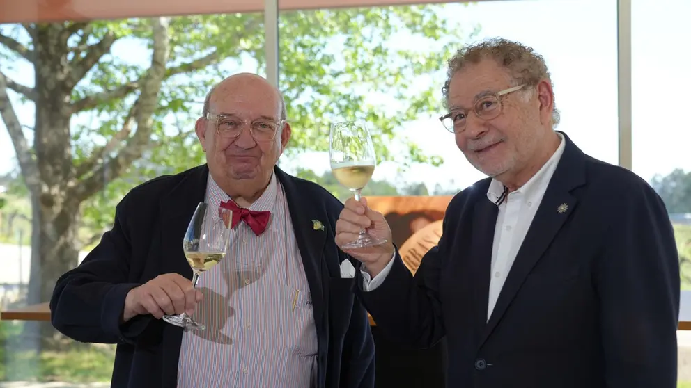El presidente de Grupo Terras Gauda, Jos&eacute; Mar&iacute;a Fonseca, y el fundador de Bodegas Gargalo, el dise&ntilde;ador Roberto Verino.