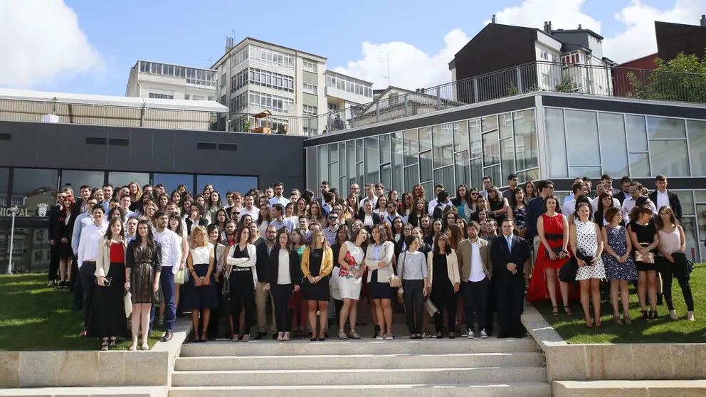 Foto de familia de los empleados de Grupo Hotusa en Chantada.