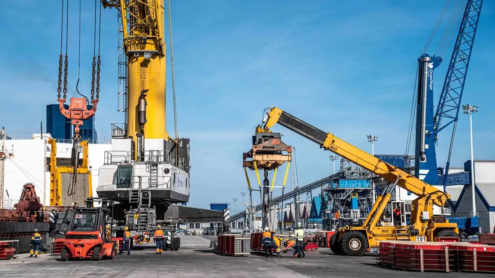 Las 5.800 toneladas de piezas met&aacute;licas embarcan en el  TBC Kailash rumbo al puerto de Texas.