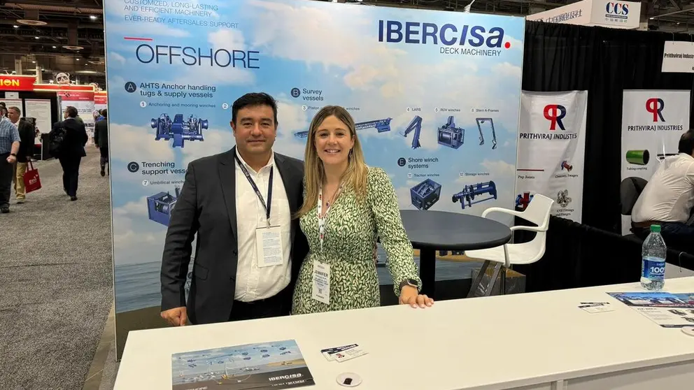Representante de la empresa Ibercisa junto a la representante del GOE-Asime en la Offshore Technology Conference de Houston.