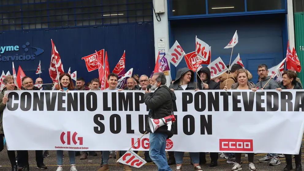 Protesta en Vigo para demandar un novo convenio da limpeza na provincia de Pontevedra. /CEDIDA.