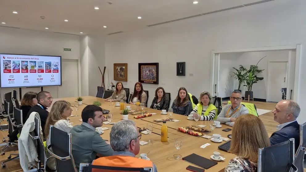 Reuni&oacute;n de las empresas participantes en la misi&oacute;n comercial con responsables de la Zona Franca de Vigo.