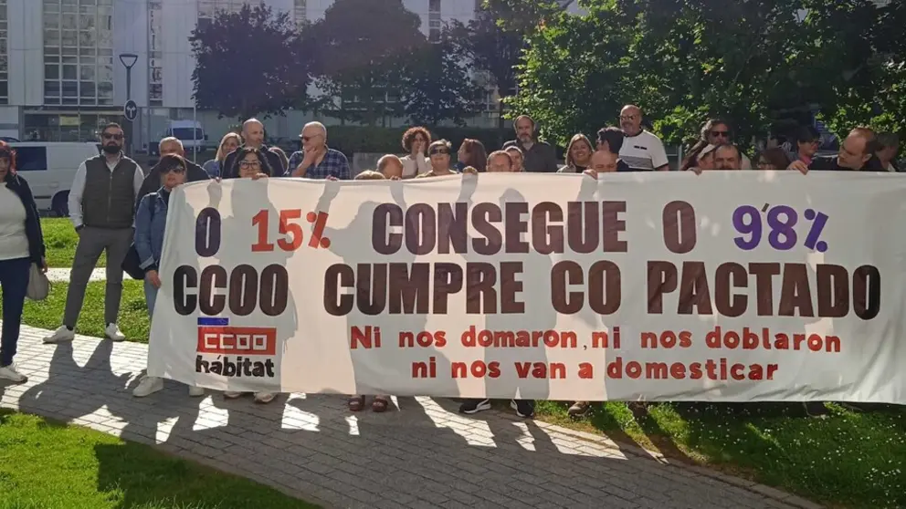 Delegadas e delegados de Comisi&oacute;ns Obreiras congreg&aacute;ronse na praza
coru&ntilde;esa de Lu&iacute;s Seoane para celebrar que finalmente o resto de sindicatos e a propia patronal asumisen
as teses defendidas por esta organizaci&oacute;n.
